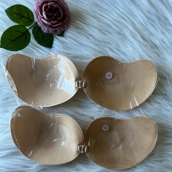 Amazon 2 Pairs Blackless Adhesive Bra- Size D - Picture 1 of 3
